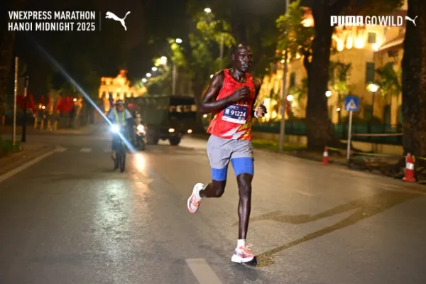 Ezekiel Kipruto Kembo strides forward on the course of Read Marathon Hanoi Midnight Powered by Puma, Nov. 30, 2025. Photo courtesy of Read Marathon