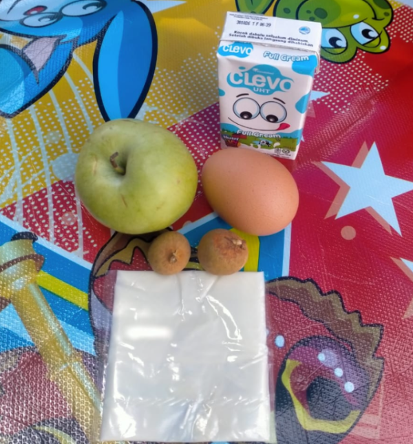 Menu MBG yang dibawa pulang Willy. Foto: Tim kumparan