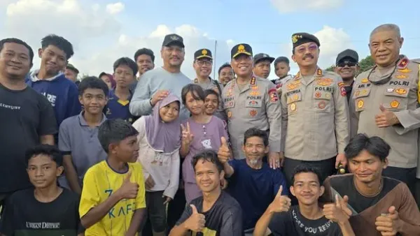Wakapolri Komjen Dedi Prasetyo memberi bantuan korban banjir di Aceh Tamiang Wakapolri Komjen Dedi Prasetyo memberi bantuan korban banjir di Aceh Tamiang