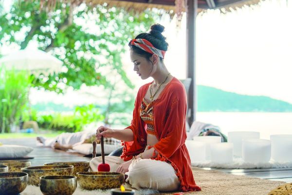 สกู๊ปบันเทิง - ‘Netflix’เขย่าวงการศรัทธา ‘เจมส์-พีช-แอลลี่’คัมแบ๊ก‘สาธุ๒’