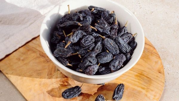 Black Raisin In Winter