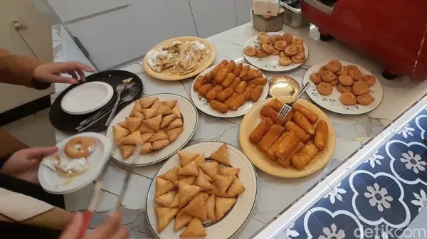 Setengah Abad Kanung Bakery: Jejak Aroma Timur Tengah di Kampung Empang Setengah Abad Kanung Bakery: Jejak Aroma Timur Tengah di Kampung Empang