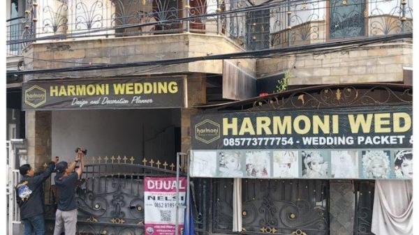 Suasana kantor WO Harmoni Wedding di RT 01 RW 24 Kelurahan Kayuringin Jaya, Kecamatan Bekasi Selatan, Kota Bekasi.