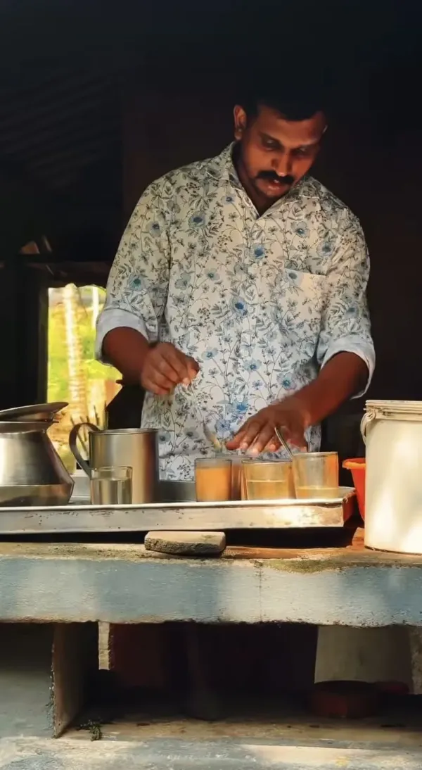 Bukan Uang, Warung Teh Ini Terima Barter Pakai Kelapa!