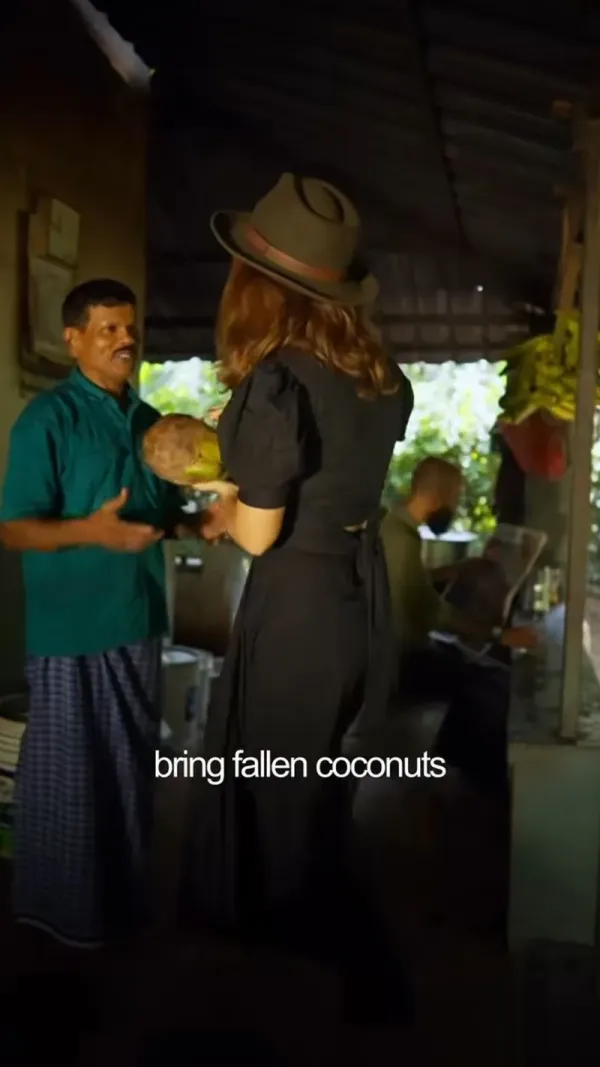 Bukan Uang, Warung Teh Ini Terima Barter Pakai Kelapa!