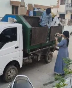 ! Ibu Ini Rutin Buatkan Teh untuk Petugas Kebersihan