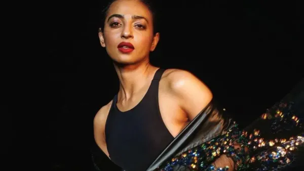 राधिका आपटेने एका साऊथ चित्रपटाच्या शूटिंगदरम्यानची आठवण सांगितली आहे. ती म्हणाली 'मला आठवते की एका चित्रपटाच्या शूटिंगदरम्यान जेव्हा आम्ही एका छोट्याशा गावात होतो तेव्हा मला जाणीव झाली की मी सेटवर एकटीच महिला होते. 