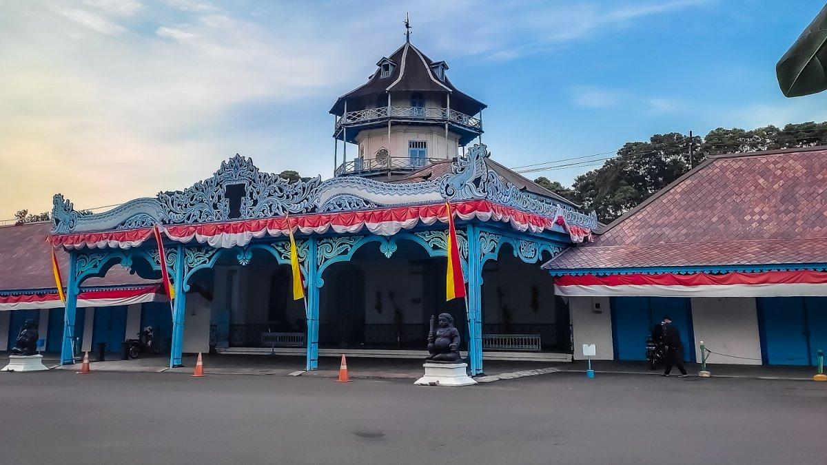 Keraton Surakarta Hadiningrat, satu tempat wisata kids friendly di Solo untuk liburan akhir tahun.