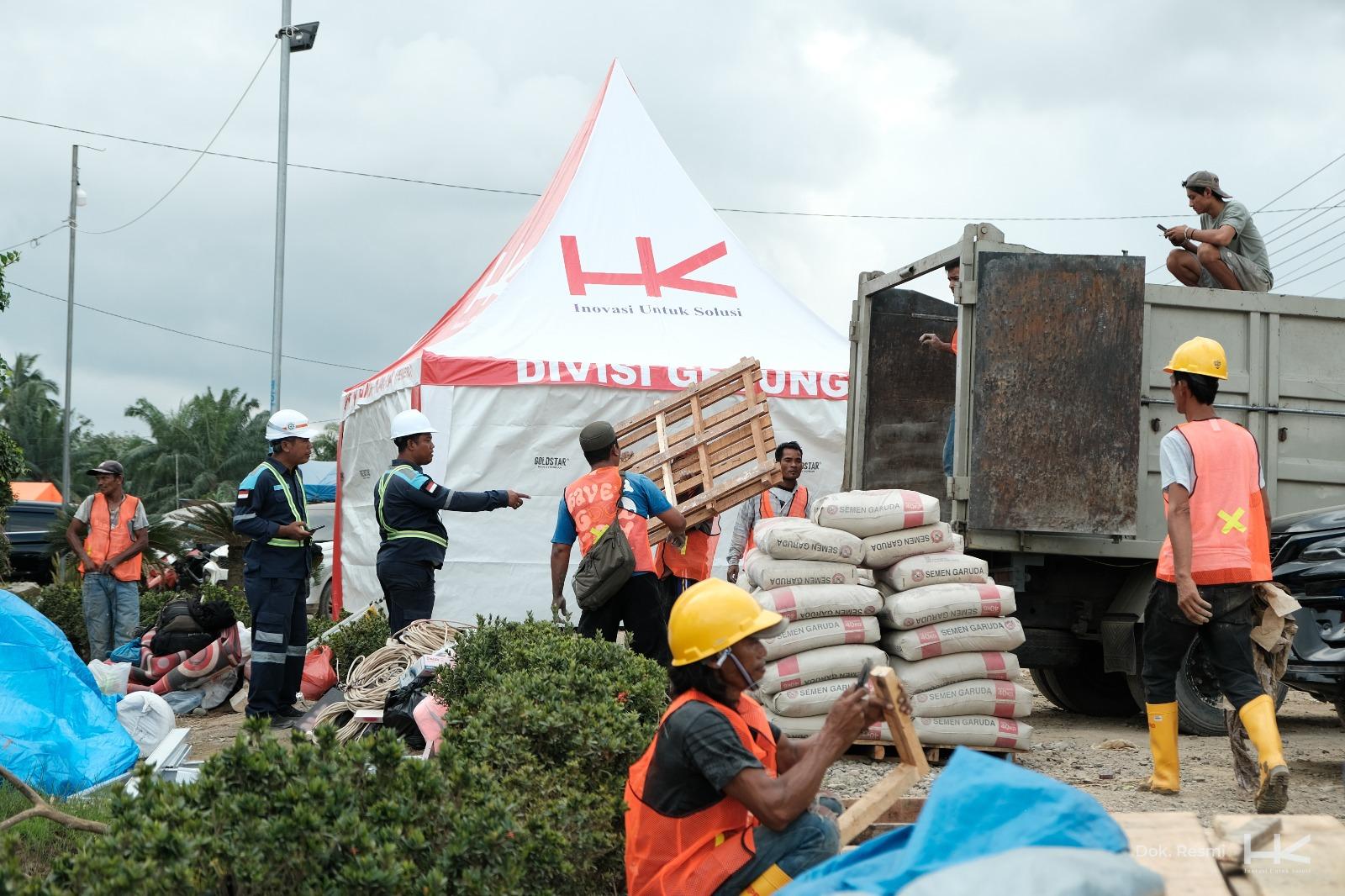 PT Hutama Karya (Persero) menegaskan komitmen mendukung program BUMN Peduli dalam penanganan bencana hidrometeorologi di Aceh Tamiang. Fokus utama diarahkan pada pemulihan akses warga serta pembangunan hunian sementara (huntara) bagi masyarakat terdampak.