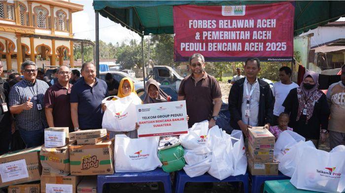 Foto 3: Direktur Strategic Business Development & Portfolio Telkom Seno Soemadji (tengah)