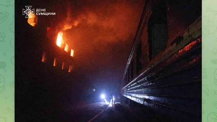 INCAR SUMBER ENERGI - Serangan Rusia di wilayah Sumy, Ukraina, menghantam sebuah apartemen pada Kamis (30/10/2025) malam. Rusia juga mengincar sumber-sumber energi Ukraina yang menyebabkan pemadaman listrik di seluruh Ukraina saat musim dingin berlangsung.