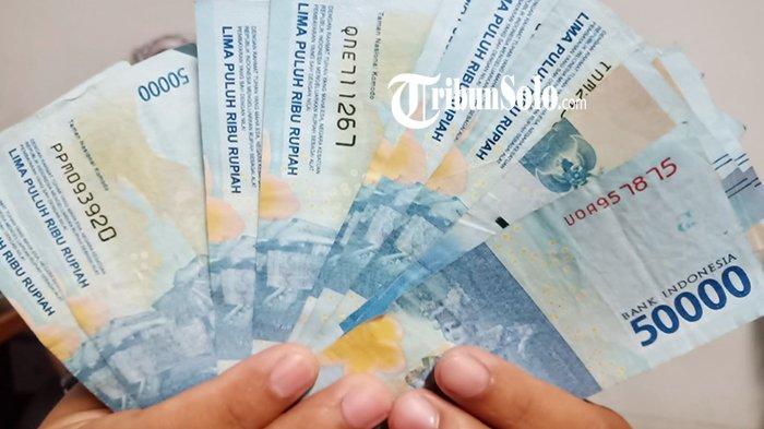 UPAH PEKERJA - Ilustrasi uang upah pekerja. Forum Peduli Buruh (FPB) menyampaikan kekecewaannya atas penetapan Upah Minimum Kabupaten (UMK) Sukoharjo tahun 2026 yang hanya naik sebesar 5,96 persen.