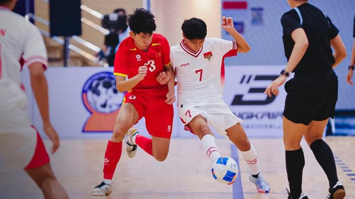 AFF FUTSAL U16 - Pertandingan grup Piala AFF Futsal U16 2025 antara Vietnam vs Timnas Futsal Indonesia di Stadion Nontabhuri, Thailand pada Rabu (24/12/2025) siang WIB. (Instagram Timnas Futsal - 24/12/2025)