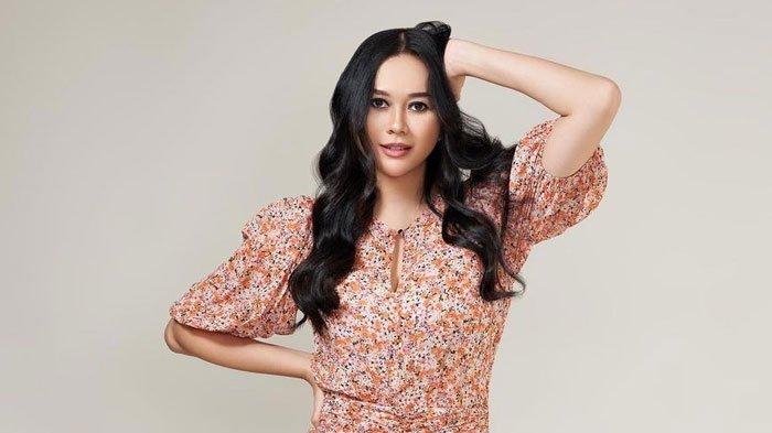 PANDANGAN AURA KASIH - Aura Kasih beber pandangannya soal pelakor. Ia menyadari perasaan cinta datang dari Tuhan.