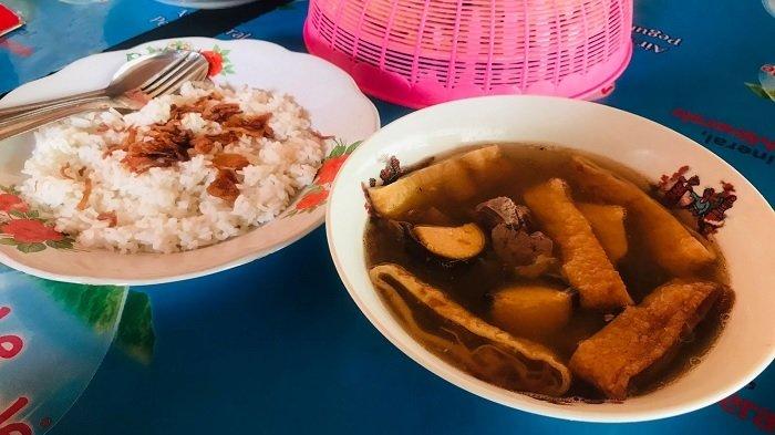 Timlo Sastro 1, satu tempat sarapan enak yang wajib dikunjungi saat liburan akhir tahun di Solo.