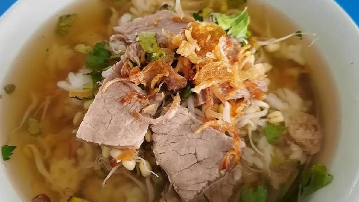 Soto Mbah Wagiyem, satu tempat sarapan enak yang wajib dikunjungi saat liburan akhir tahun di Solo.