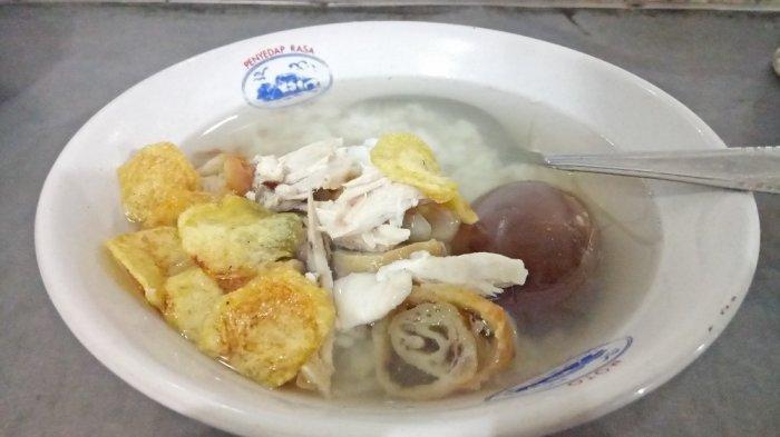 Timlo Kratonan, satu tempat sarapan enak yang wajib dikunjungi saat liburan akhir tahun di Solo.