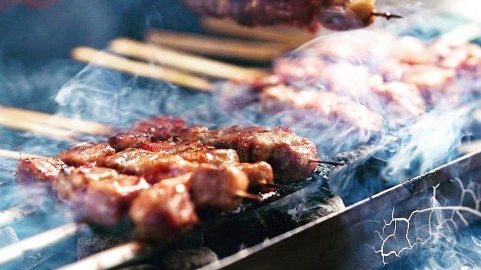 Sate Kambing Mbok Galak, satu tempat sarapan enak yang wajib dikunjungi saat liburan akhir tahun di Solo.