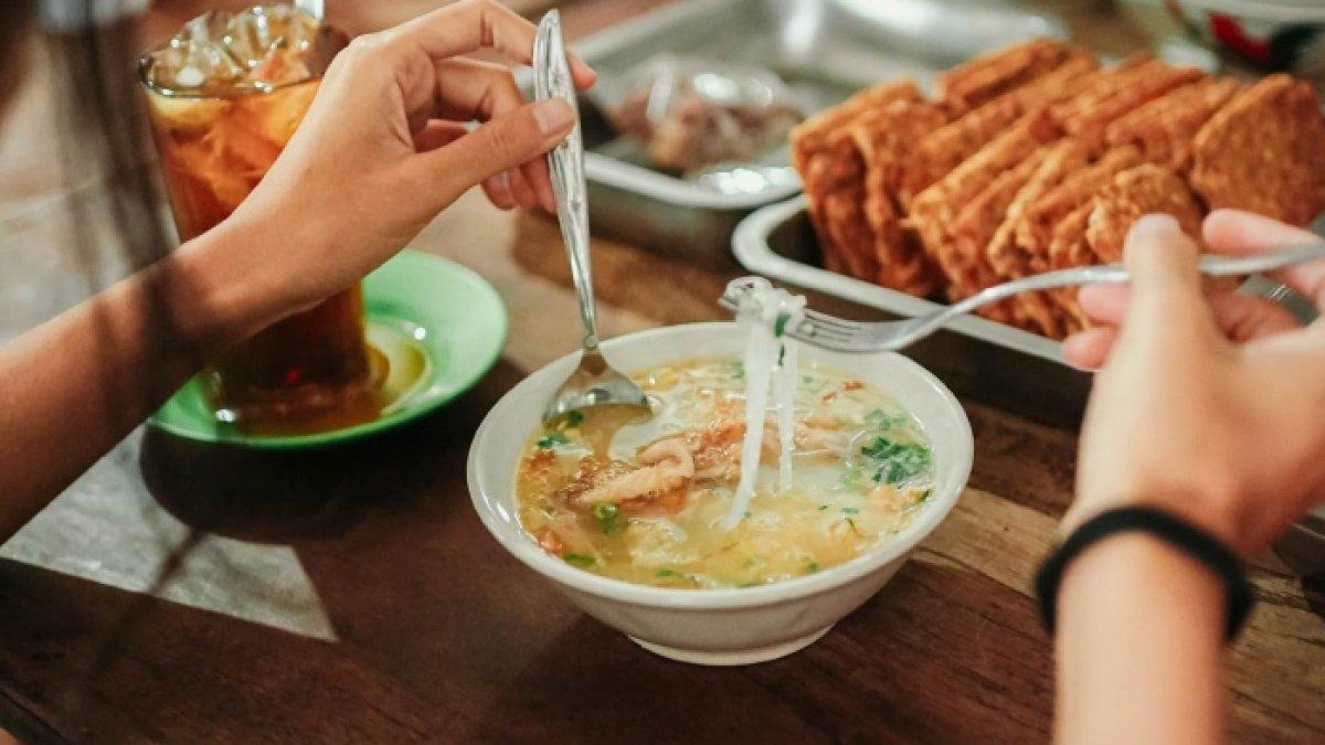 Soto Gading, satu tempat sarapan enak yang wajib dikunjungi saat liburan akhir tahun di Solo.