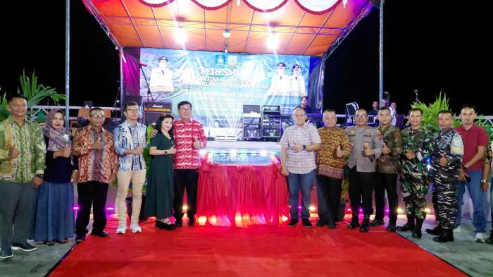 PERESMIAN SITU KULONG MINYAK - Peresmian Ruang Publik Situ Kulong Minyak Manggar Belitung Timur pada Kamis (25/12/2025) malam. BWS Bangka Belitung secara resmi menyerahkan pemanfaatan ruang publik Situ Kulong Minyak kepada Pemerintah Kabupaten Belitung Timur. 