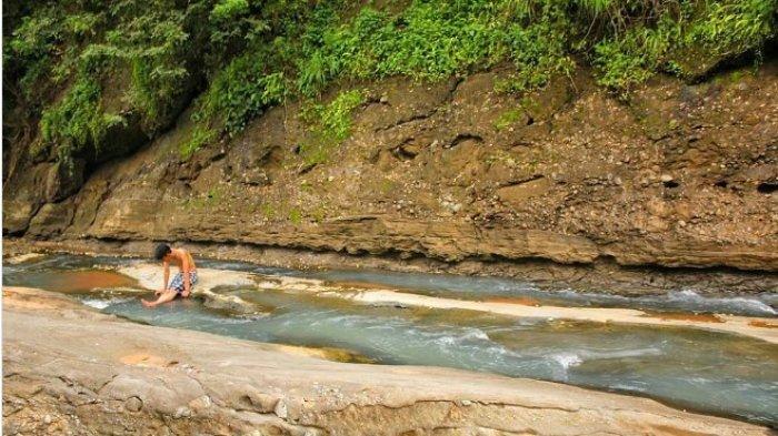 Curug Cibayawak (Instagram/@ngaprak.sumedang)