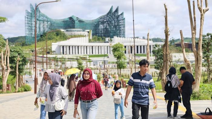 IBU KOTA NUSANTARA - Suasana masyarakat saat libur Nataru di IKN. Pada momentum ini, OIKN menyiapkan berbagai dukungan dan fasilitas untuk kenyamanan masyarakat menikmati libur di ibu kota baru. (HO OIKN)