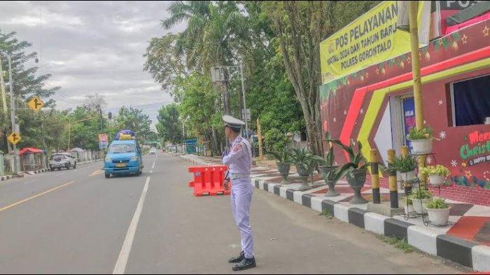 REKAYASA LALU LINTAS -- Potret siswa mengatur arus lalu lintas. Simak rekayasa lalu lintas di Kabupaten Gorontalo untuk malam pergantian tahun.