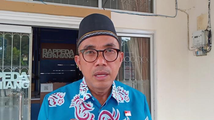 BATIK KEPAHIANG - Wabup Kepahiang Provinsi Bengkulu, Abdul Hafizh pada Kamis (2/10/2025). Dia mengatakan pemkab terus mendukung perkembangan batik Kepahiang.