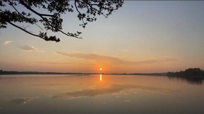Keindahan Wisata Alam Danau Dendam Tak Sudah