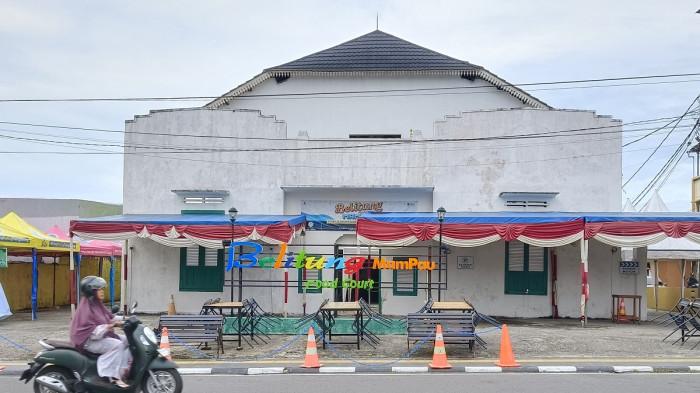 Penampakan bangunan eks Sekolah Kuomintang yang berlokasi di depan Belitung Mampau Food Court, Jalan Sriwijaya, Kecamatan Tanjungpandan, Belitung pada Jumat (26/12/2025).