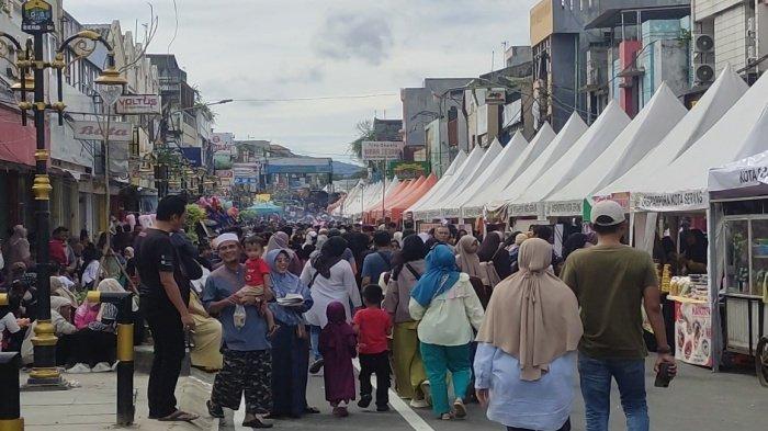 Suasana Royal Baroe Kota Serang sebelum diresmikan. Pengunjung sudah mulai memadati area Royal Baroe, Jumat (26/12/2025) sore.