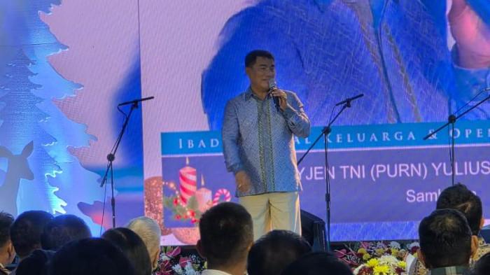 MELAYANI: Gubernur Sulawesi Utara Yulius Selvanus memanfaatkan momentum Perayaan Natal 2025 sebagai ajakan untuk memperkuat kepedulian sosial dan persatuan nasional.