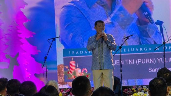 MELAYANI: Gubernur Sulawesi Utara Yulius Selvanus memanfaatkan momentum Perayaan Natal 2025 sebagai ajakan untuk memperkuat kepedulian sosial dan persatuan nasional.