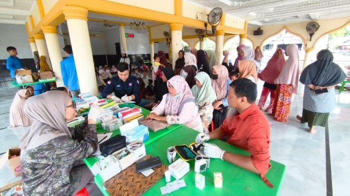 Tim FKIK ULM layani cek kesehatan warga Pidie Jaya