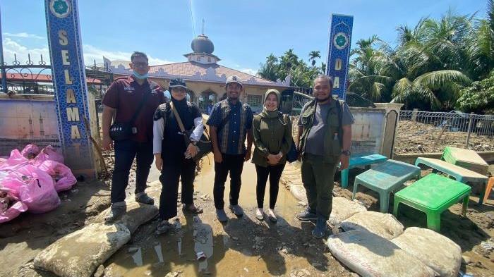 Tim FKIK ULM berfoto bersama di Pidie Jaya