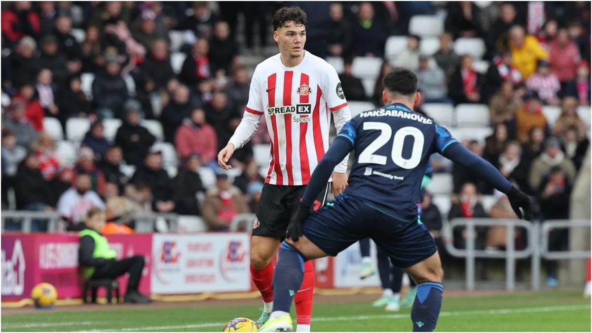 Momen Jenson Seelt saat tampil untuk Sunderland di ajang Divisi Championship.