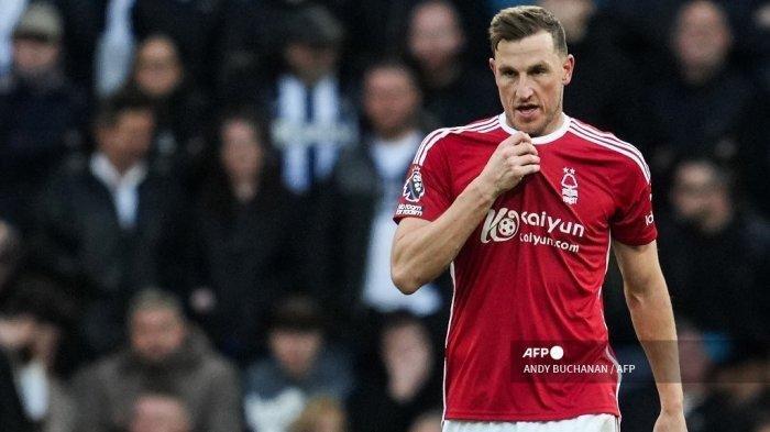 SOSOK CHRIS WOOD (ARSIP) - Striker Nottingham Forest, Chris Wood merayakan gol dalam laga Newcastle United dan Nottingham Forest di St James Park pada 26 Desember 2023. Chris Wood turut meramaikan perburuan top skor Liga Inggris bersama Mo Salah dan Erling Haaland. (ANDY BUCHANAN/AFP)