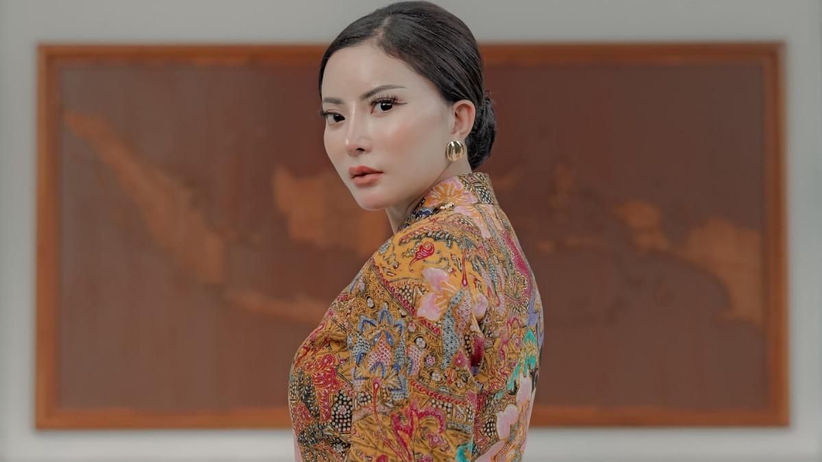 PELANTIKAN AYU AULIA - Ayu Aulia mengaku dilantik menjadi tim kreatif Kementerian Pertahanan RI. Ia sesumbar melalui tes tanpa bantuan orang dalam atau ordal.