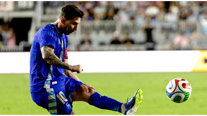 TENDANGAN MESSI - Pemain Argentina, Lionel Messi, saat beraksi menghadapi Puerto Rico, Rabu (15/10/2025) di Chase Field, Amerika Serikat.