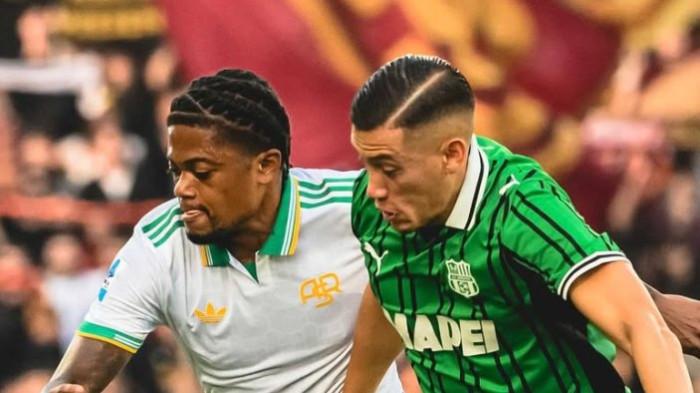 LIGA ITALIA - Aksi Jay Idzes (kanan) saat Sassuolo dikalahkan AS Roma 0-1 dalam lanjutan Liga Italia Serie A di Stadion MAPEI, Minggu (26/10/2025).