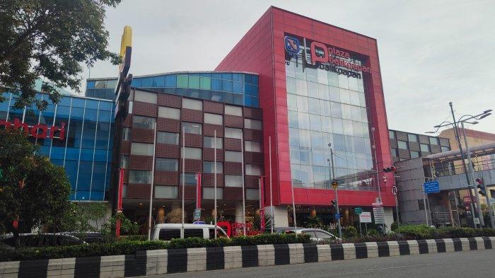 Plaza Balikpapan yang terletak di Kawasan Jalan Jenderal Sudirman. 