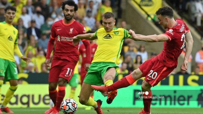 PEMAIN NORWICH CITY - (Arsip 2021) Striker Liverpool asal Portugal Diogo Jota (kanan) mencetak gol pembuka pada pertandingan sepak bola Liga Inggris antara Norwich City dan Liverpool di Carrow Road di Norwich, Inggris timur pada 14 Agustus 2021.