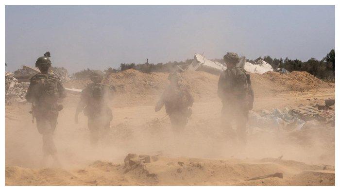 IDF - Foto yang diambil dari laman resmi IDF hari Selasa, 8 Juli 2025, memperlihatkan tentara Israel beroperasi di Khan Yunis, Jalur Gaza.