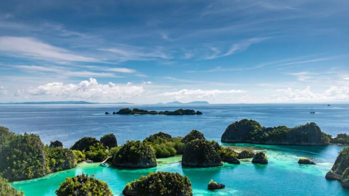 Pianemo, Raja Ampat, Indonesia (freepik.com/sutirtab)