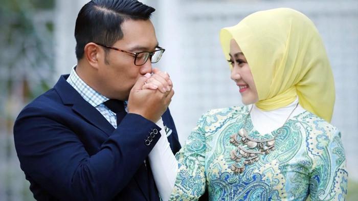 GUGATAN CERAI: Sidang perdana gugatan cerai yang diajukan oleh Atalia Praratya terhadap Ridwan Kamil, mantan Gubernur Jawa Barat, telah berlangsung di Pengadilan Agama (PA) Bandung, Rabu (17/12/2025).