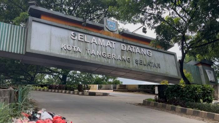 SAMPAH - Tumpukan sampah yang berjejer di pintu masuk Kota Tangerang Selatan dari arah Cisauk. Kondisi ini menjadi ironi wajah Kota tangerang yang memiliki jargon Kota Cerdas, Modern dan Religius.