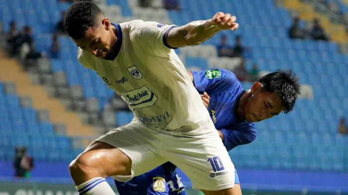 STRIKER PSIS - Pemain PSIS Semarang asal Kolombia, Camilo Sanchez, dalam pertandingan menghadapi Persiba Balikpapan pada lanjutan laga ke-13 Grup G Liga 2 (Championship) di Stadion Batakan, Balikpapan, Minggu (23/11/2025) malam WIB. (Instagram PSIS - 23/11/2025)
