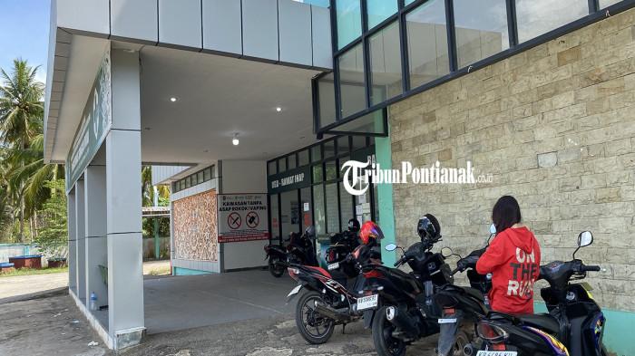 KECELAKAAN TUNGGAL - Suasana di Puskesmas Sungai Duri, Kabupaten Bengkayang. Beredar kabar, terjadi kecelakaan tunggal di Desa Rukmajaya, Kecamatan Sungai Raya Kepulauan, Kabupaten Bengkayang, sekitar pukul 00.00 WIB, pada Minggu 28 Desember 2025.