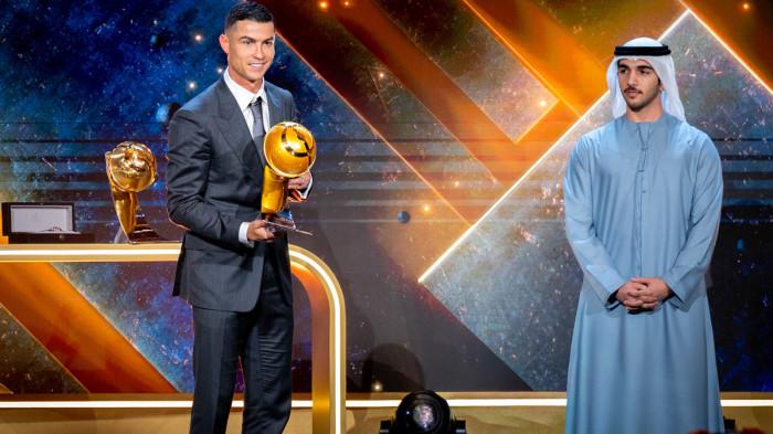 PENGHARGAAN RONALD - Cristiano Ronaldo dinobatkan sebagai pemain terbaik di Timur Tengah untuk tahun 2025 oleh Globe Soccer Awards. Ini jadi kali ketiga secara beruntun Ronaldo menerima penghargaan itu.