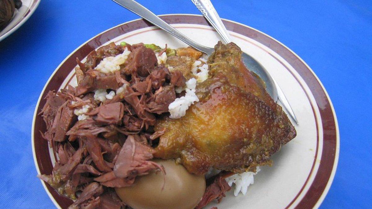 Ilustrasi seporsi gudeg enak buat sarapan di Jogja